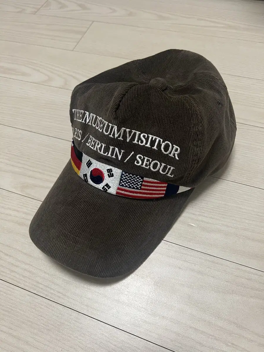 THE MUSEUM VISITOR | 더뮤지엄비지터 The Museum Visitor